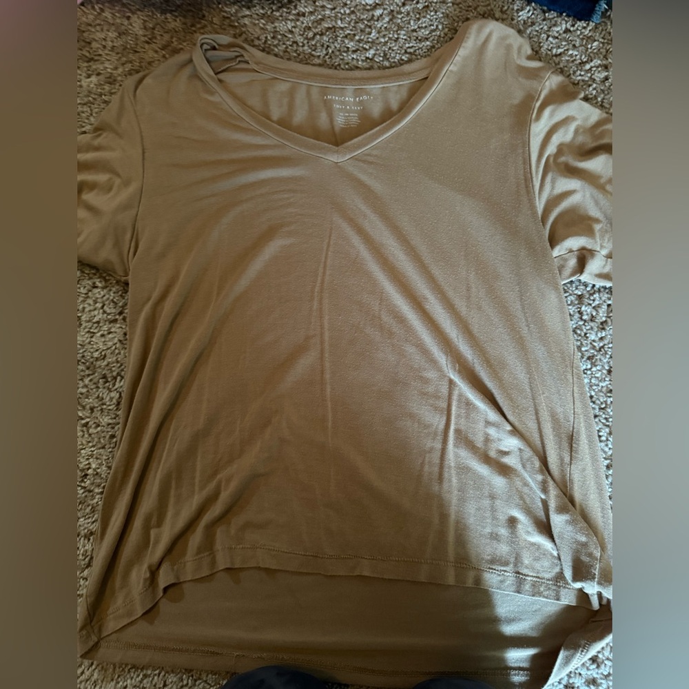 american eagle brown short sleeve. size xs. can fit up to medium